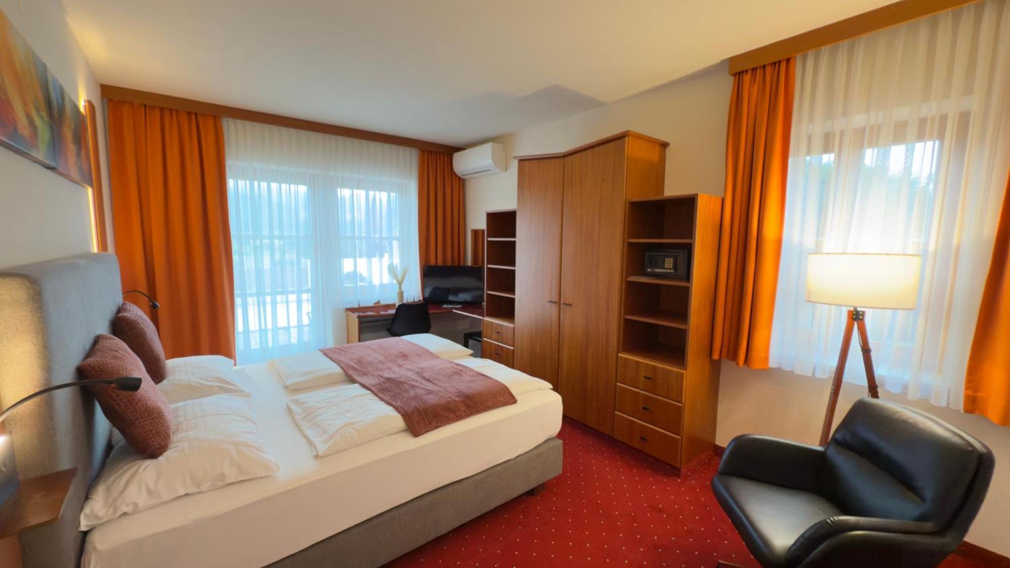 Vitalhotel Krainz ลอยแพร์ดอร์ฟ เบ เฟิร์สเทนเฟลด์ ภายนอก รูปภาพ