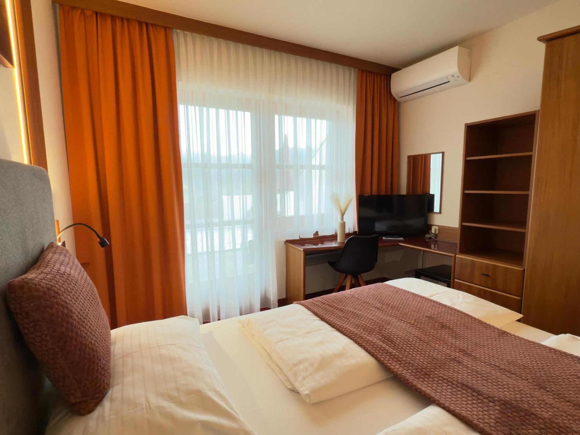 Vitalhotel Krainz ลอยแพร์ดอร์ฟ เบ เฟิร์สเทนเฟลด์ ภายนอก รูปภาพ
