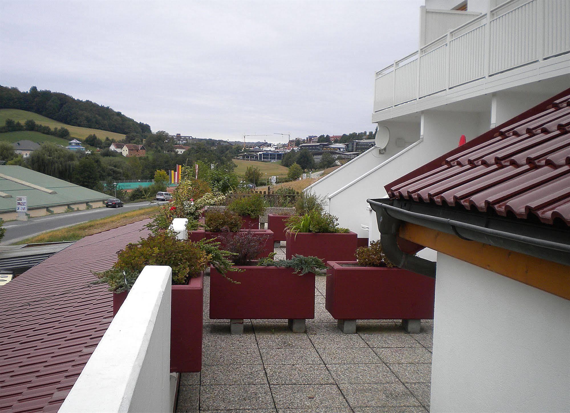 Vitalhotel Krainz ลอยแพร์ดอร์ฟ เบ เฟิร์สเทนเฟลด์ ภายนอก รูปภาพ