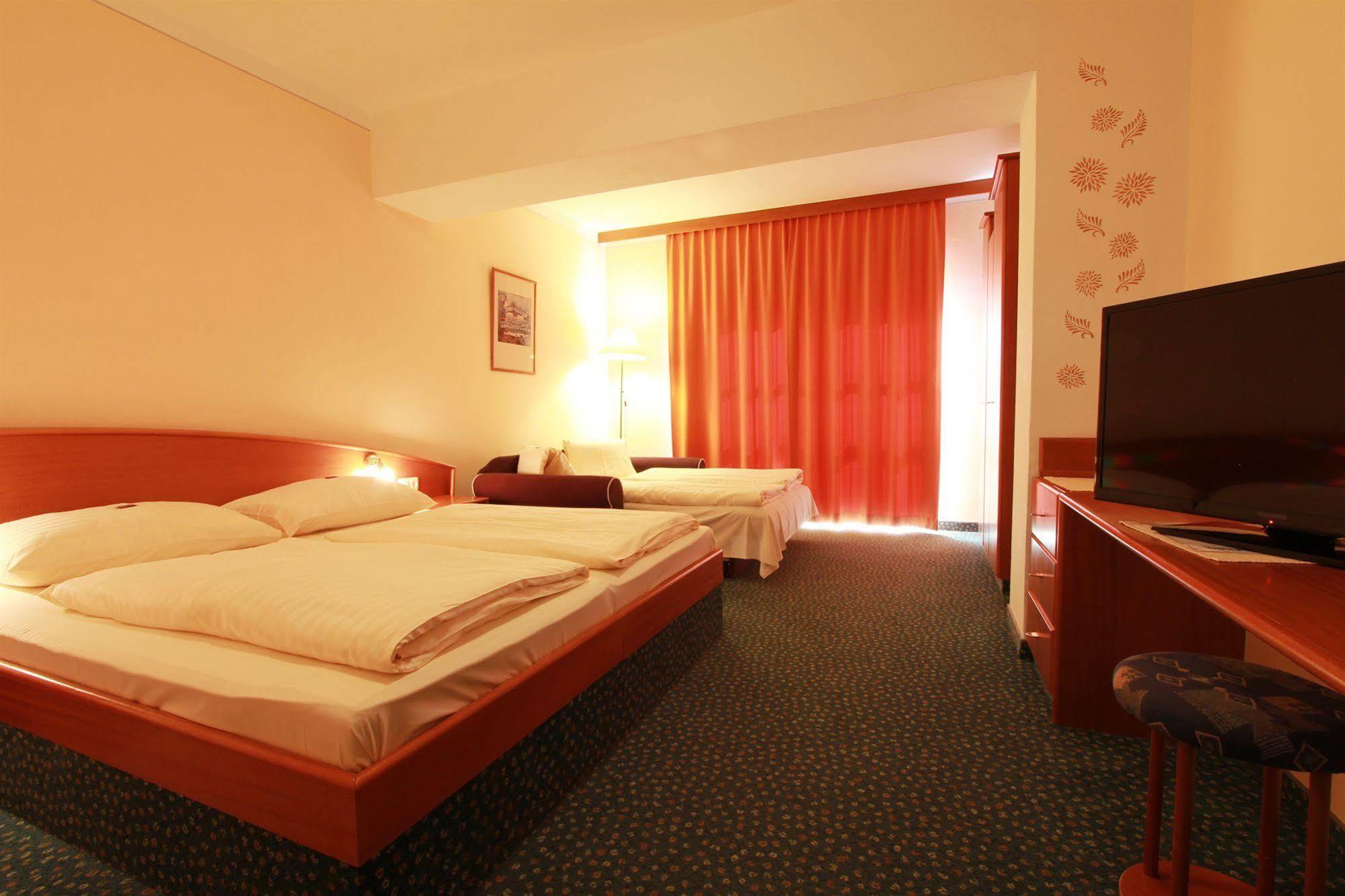 Vitalhotel Krainz ลอยแพร์ดอร์ฟ เบ เฟิร์สเทนเฟลด์ ภายนอก รูปภาพ